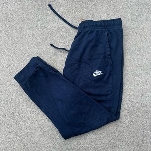 Men’s navy blue Nike sweatpants with adjustable drawstring and back pocket